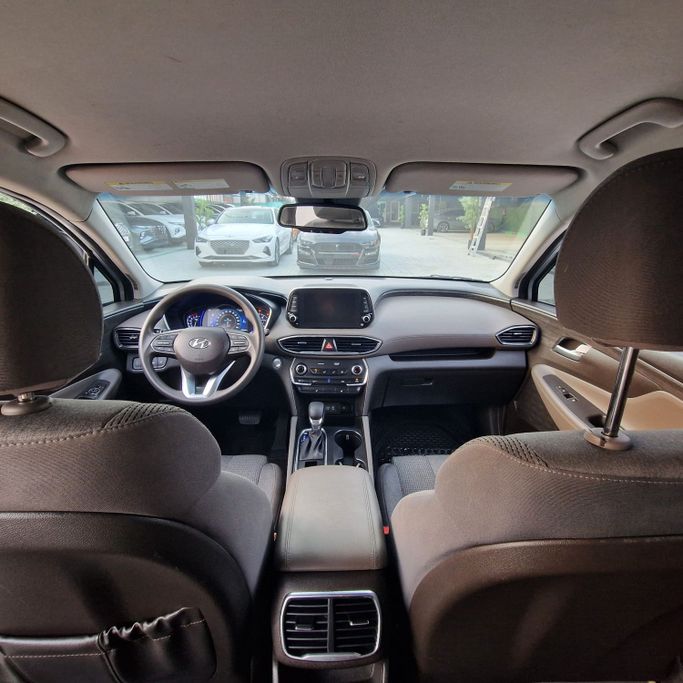 Подержанный Hyundai Santa Fe IV, 2.4 л, 2020 в Аджмане от Syria Motors Серебристый цвет. Американская | AUTO.AE