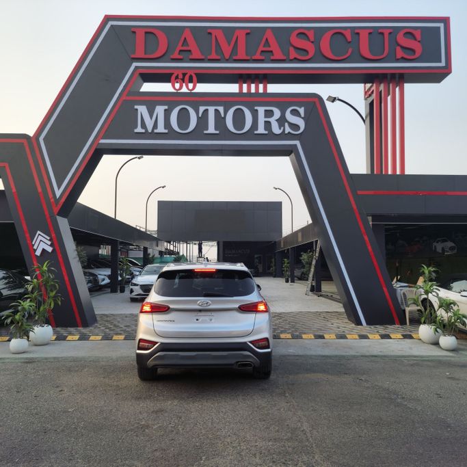 Подержанный Hyundai Santa Fe IV, 2.4 л, 2020 в Аджмане от Syria Motors Серебристый цвет. Американская | AUTO.AE