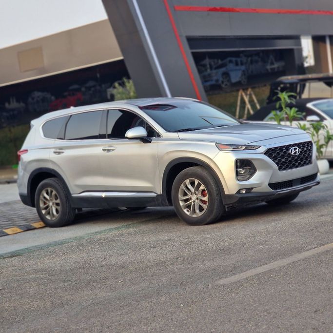 Подержанный Hyundai Santa Fe IV, 2.4 л, 2020 в Аджмане от Syria Motors Серебристый цвет. Американская | AUTO.AE