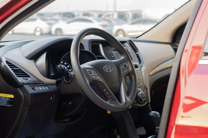 Подержанный Hyundai Santa Fe III Рестайлинг, 2.0 л, 2017 в Аджмане от AMG Cars Красный цвет. Американская | AUTO.AE