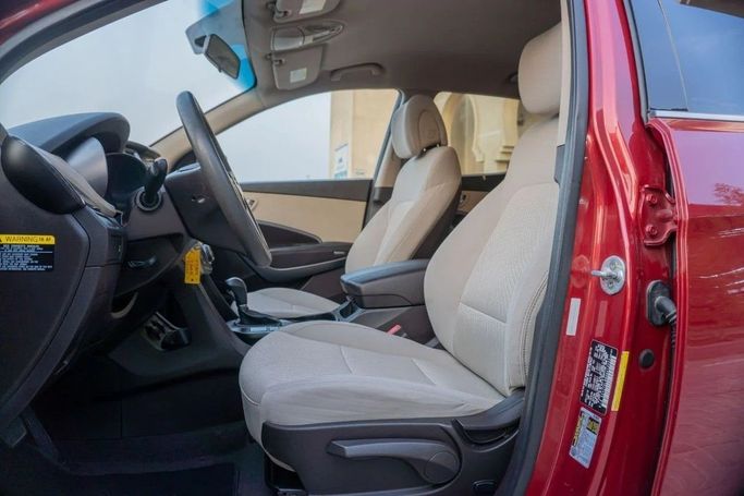 Подержанный Hyundai Santa Fe III Рестайлинг, 2.0 л, 2017 в Аджмане от AMG Cars Красный цвет. Американская | AUTO.AE