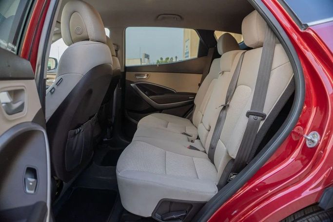 Подержанный Hyundai Santa Fe III Рестайлинг, 2.0 л, 2017 в Аджмане от AMG Cars Красный цвет. Американская | AUTO.AE