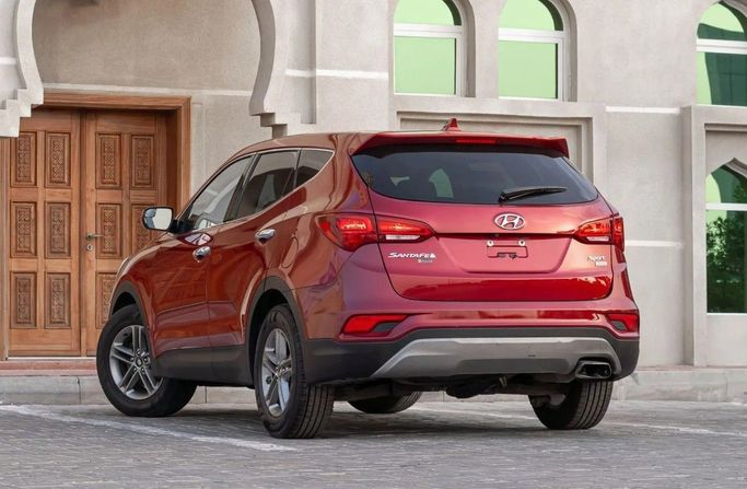 Подержанный Hyundai Santa Fe III Рестайлинг, 2.0 л, 2017 в Аджмане от AMG Cars Красный цвет. Американская | AUTO.AE
