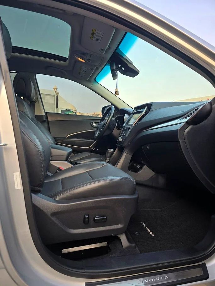 Used Hyundai Santa Fe III Facelift, 2.0 l, 2017 in Ajman by Al Hilal Motors, Silver color. American Specs | AUTO.AE