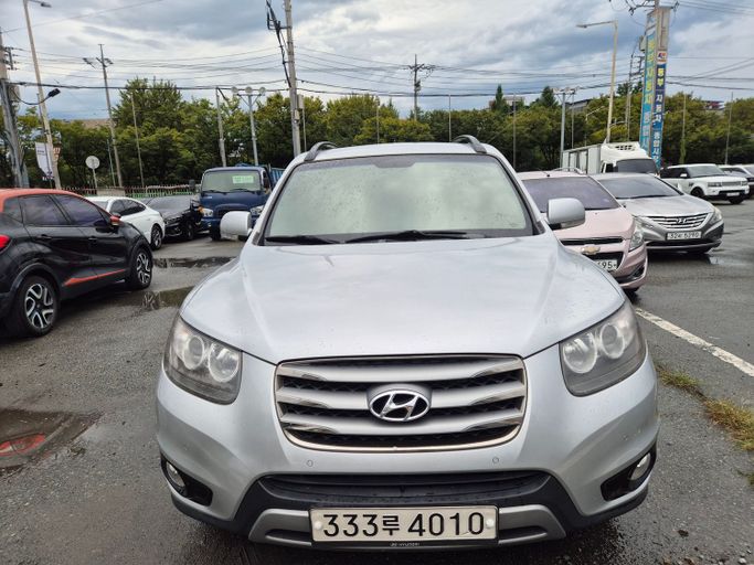 Подержанный Hyundai Santa Fe II Рестайлинг, 2.2 л, 2012 в Аджмане от KIMCHI MOTORS Серебристый цвет. Корейская | AUTO.AE