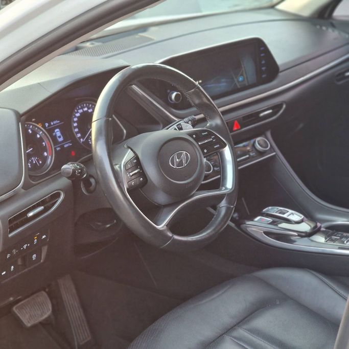 Подержанный Hyundai Sonata VIII (DN8), 2.0 л, 2019 в Аджмане от Syria Motors Белый цвет. Корейская | AUTO.AE