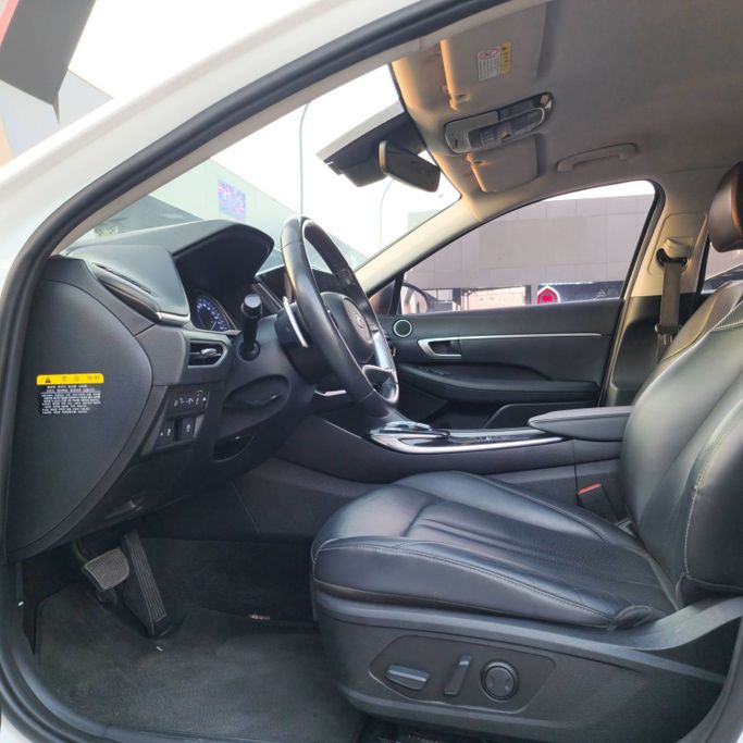 Подержанный Hyundai Sonata VIII (DN8), 2.0 л, 2019 в Аджмане от Syria Motors Белый цвет. Корейская | AUTO.AE