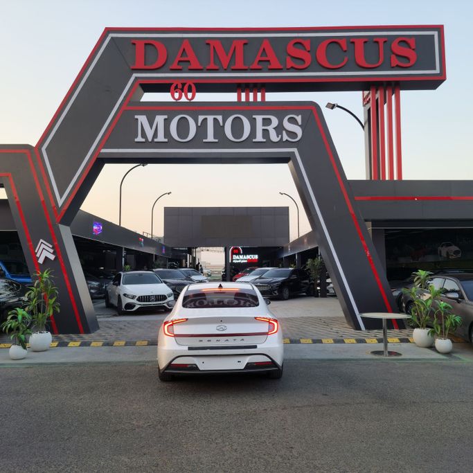 Подержанный Hyundai Sonata VIII (DN8), 2.0 л, 2019 в Аджмане от Syria Motors Белый цвет. Корейская | AUTO.AE