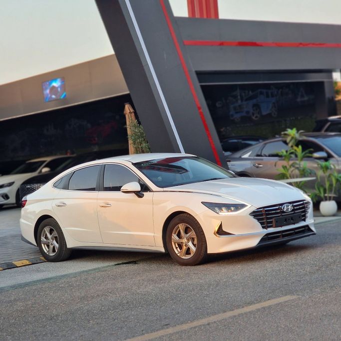 Подержанный Hyundai Sonata VIII (DN8), 2.0 л, 2019 в Аджмане от Syria Motors Белый цвет. Корейская | AUTO.AE