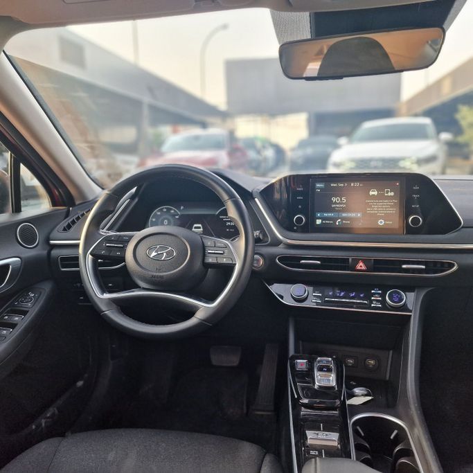 Подержанный Hyundai Sonata VIII (DN8), 2.5 л, 2020 в Аджмане от Syria Motors Красный цвет. Американская | AUTO.AE