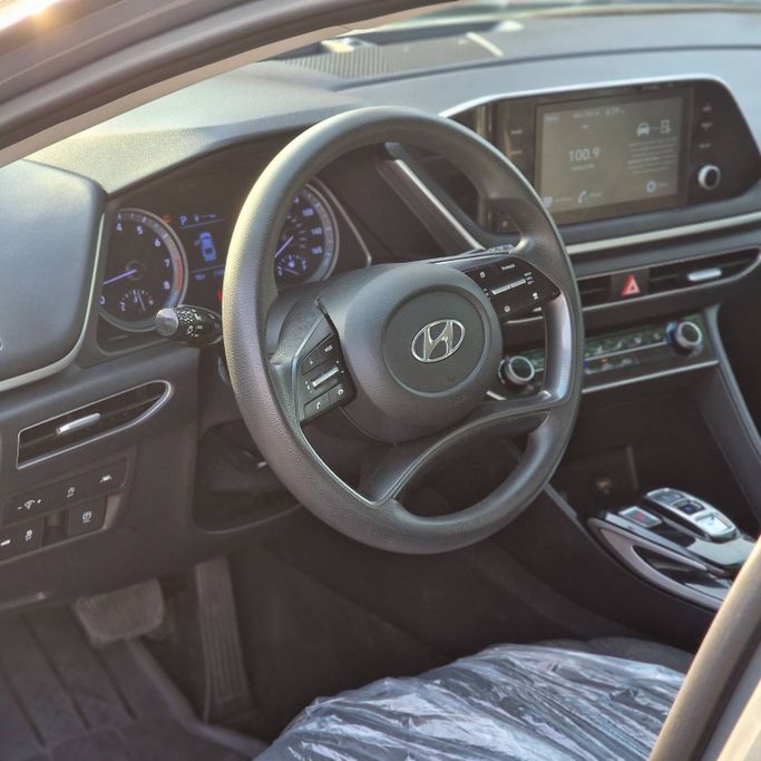 Подержанный Hyundai Sonata VIII (DN8), 2.5 л, 2021 в Аджмане от Syria Motors Серый цвет. Американская | AUTO.AE