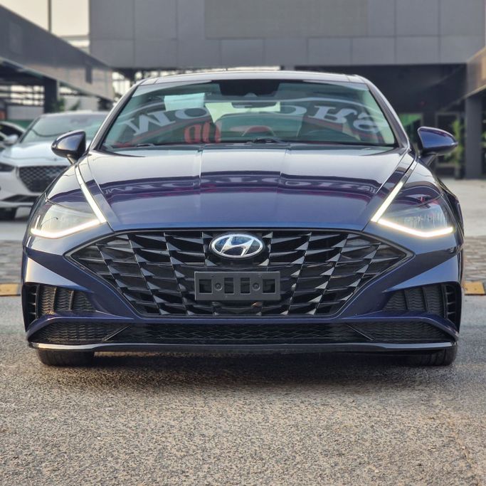 Подержанный Hyundai Sonata VIII (DN8), 2.5 л, 2021 в Аджмане от Syria Motors Синий цвет. Американская | AUTO.AE