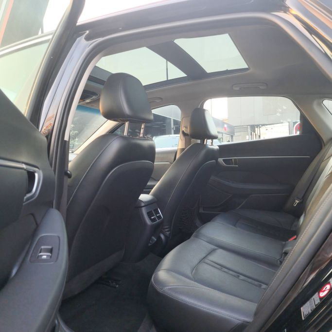 Подержанный Hyundai Sonata VIII (DN8), 2.5 л, 2020 в Аджмане от Syria Motors Черный цвет. Американская | AUTO.AE