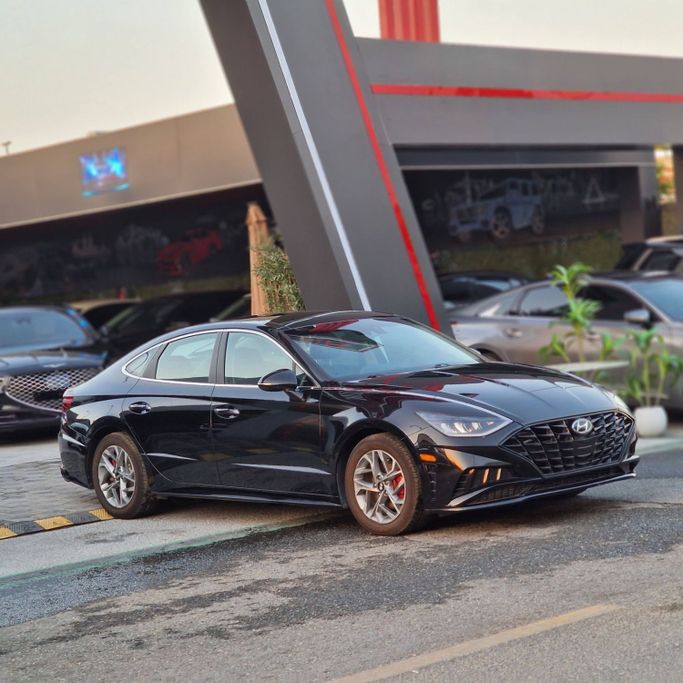 Подержанный Hyundai Sonata VIII (DN8), 2.5 л, 2020 в Аджмане от Syria Motors Черный цвет. Американская | AUTO.AE