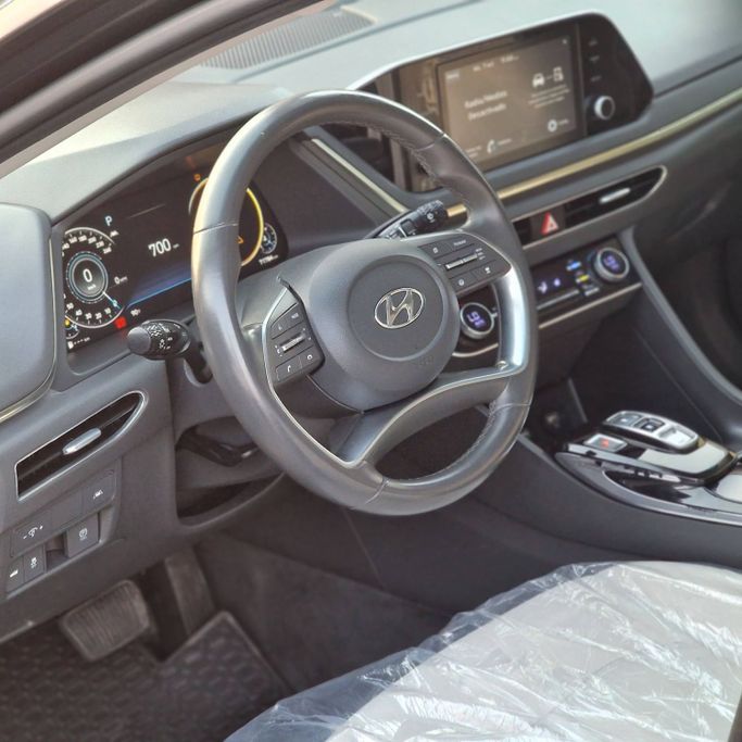 Подержанный Hyundai Sonata VIII (DN8), 1.6 л, 2021 в Аджмане от Syria Motors Серый цвет. Американская | AUTO.AE