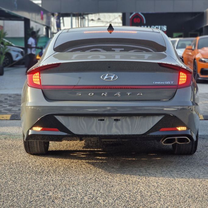 Подержанный Hyundai Sonata VIII (DN8), 1.6 л, 2020 в Аджмане от Syria Motors Серый цвет. Американская | AUTO.AE