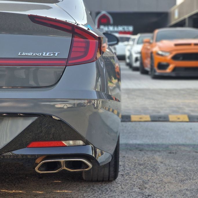 Подержанный Hyundai Sonata VIII (DN8), 1.6 л, 2020 в Аджмане от Syria Motors Серый цвет. Американская | AUTO.AE