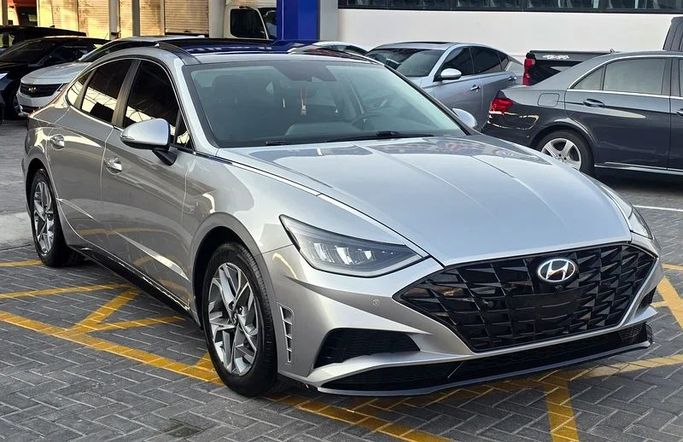 Подержанный Hyundai Sonata VII (LF) Рестайлинг, 2.4 л, 2020 в Аджмане от Al Hilal Motors Серебристый цвет. Американская | AUTO.AE