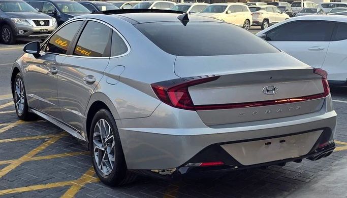 Подержанный Hyundai Sonata VII (LF) Рестайлинг, 2.4 л, 2020 в Аджмане от Al Hilal Motors Серебристый цвет. Американская | AUTO.AE