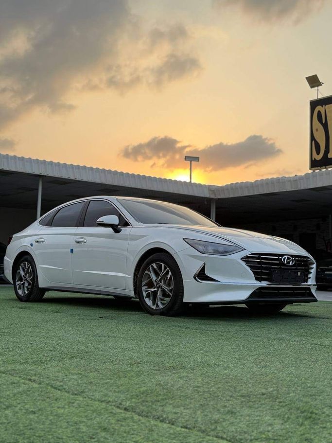 مستعملة Hyundai Sonata ثامناً (DN8), 2.0 l, 2021 في في عجمان من Syria Motors، اللون أبيض. المواصفات الكورية | AUTO.AE