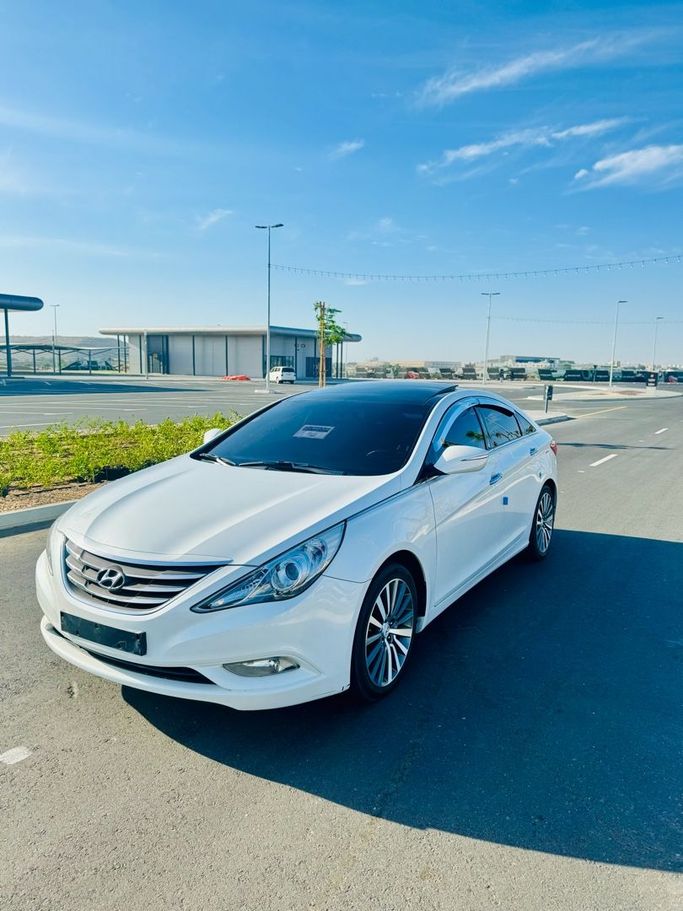 مستعملة Hyundai Sonata السادس (YF), 2.0 l, 2012 في في عجمان من AUTO FIRST CLASS، اللون أبيض. المواصفات الكورية | AUTO.AE | إعلان #262112
