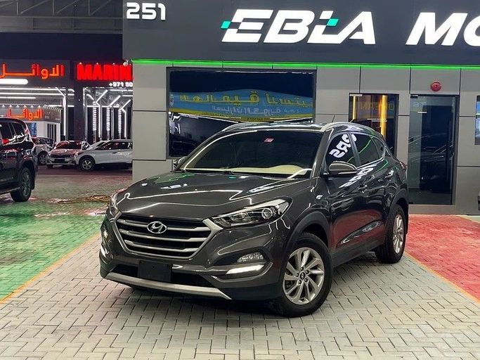 Подержанный Hyundai Tucson III Рестайлинг, 2.4 л, 2018 в Аджмане от EBLA MOTORS FZE Серый цвет. GCC | AUTO.AE