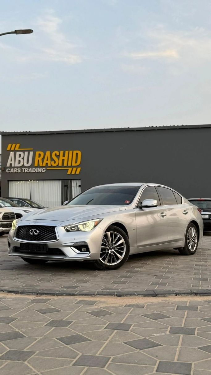 Подержанный Infiniti Q50 I Рестайлинг, 2.0 л, 2018 в Аджмане от Abu Rashid Cars  Серебристый цвет. GCC | AUTO.AE