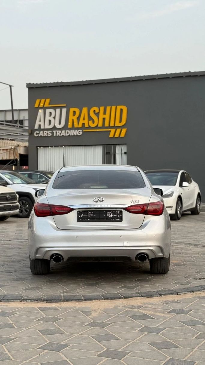 Подержанный Infiniti Q50 I Рестайлинг, 2.0 л, 2018 в Аджмане от Abu Rashid Cars  Серебристый цвет. GCC | AUTO.AE