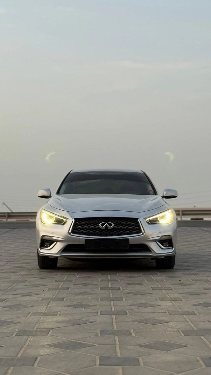 Подержанный Infiniti Q50 I Рестайлинг, 2.0 л, 2018 в Аджмане от Abu Rashid Cars  Серебристый цвет. GCC | AUTO.AE