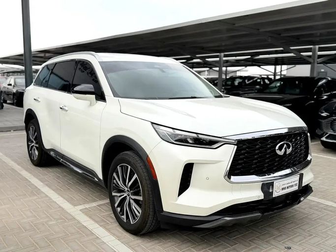 مستعملة Infiniti QX60 ثانياً, 3.5 l, 2024 في في عجمان من MWH MOTORS FZE، اللون أبيض. مواصفات الخليج | AUTO.AE