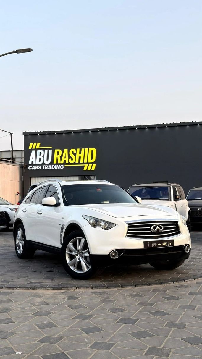 Подержанный Infiniti QX70, 3.7 л, 2015 в Аджмане от Abu Rashid Cars  Белый цвет. GCC | AUTO.AE