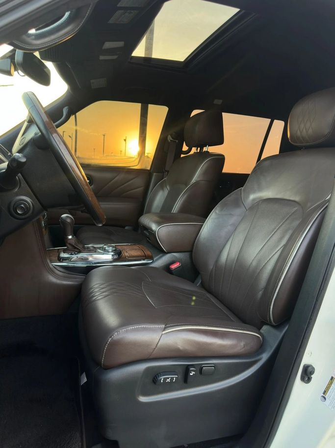 Подержанный Infiniti QX80 I Рестайлинг, 5.6 л, 2015 в Аджмане от Abu Rashid Cars  Белый цвет. Американская | AUTO.AE