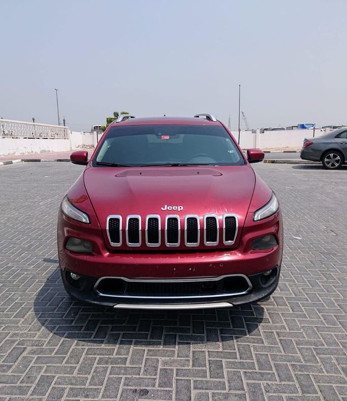 مستعملة ⁦Jeep Cherokee V (KL)، 3.2 l، 2014⁩ في في الإمارات, عجمان، اللون عنابي. مواصفات الخليج | AUTO.AE | إعلان #286770