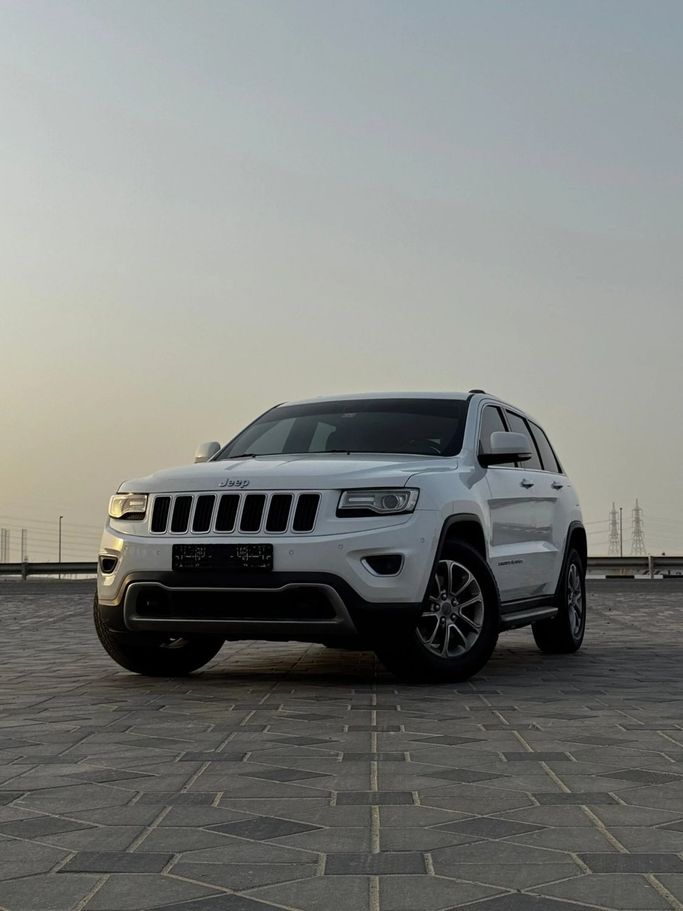 Подержанный Jeep Grand Cherokee IV (WK2) Рестайлинг, 5.7 л, 2015 в Аджмане от Abu Rashid Cars  Белый цвет. GCC | AUTO.AE
