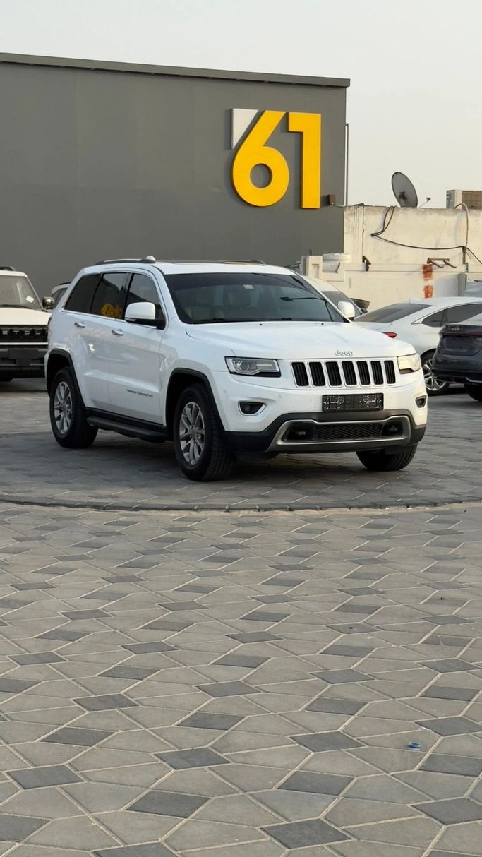 Подержанный Jeep Grand Cherokee IV (WK2) Рестайлинг, 5.7 л, 2015 в Аджмане от Abu Rashid Cars  Белый цвет. GCC | AUTO.AE