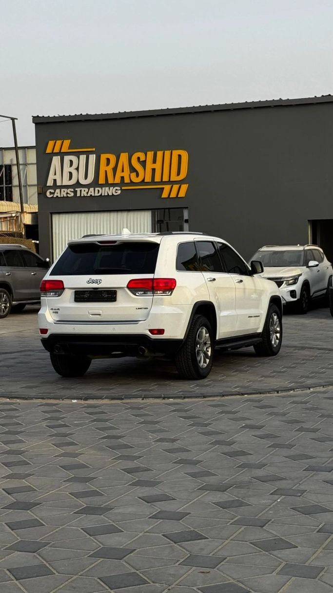 Подержанный Jeep Grand Cherokee IV (WK2) Рестайлинг, 5.7 л, 2015 в Аджмане от Abu Rashid Cars  Белый цвет. GCC | AUTO.AE