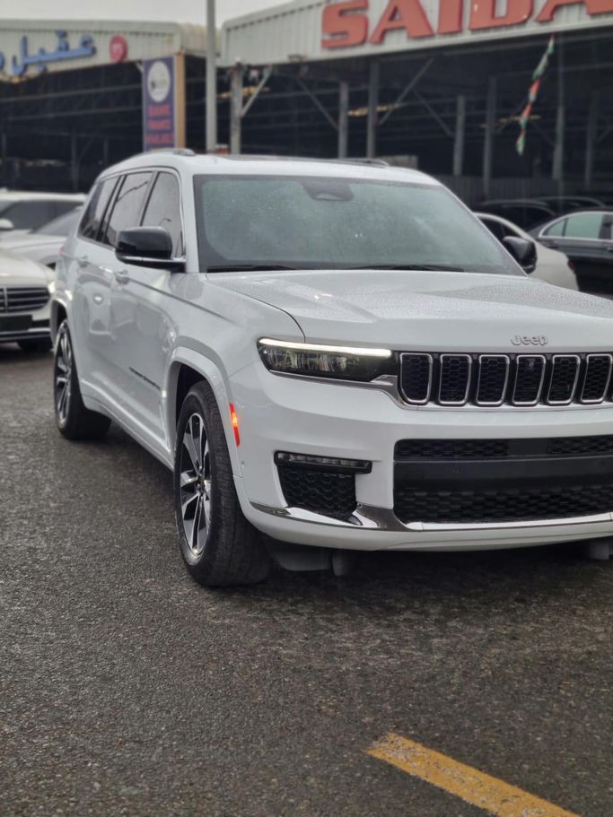 Подержанный Jeep Grand Cherokee L V (WL), 3.6 л, 2022 в Аджмане от ABDULLA HUSSAIN HAMWI Серебристый цвет. GCC | AUTO.AE