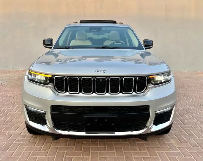 Подержанный Jeep Grand Cherokee L V (WL), 3.6 л, 2021 в ОАЭ, Аджман от AMG Cars Серебристый цвет. Американская | AUTO.AE | Объявление #278597