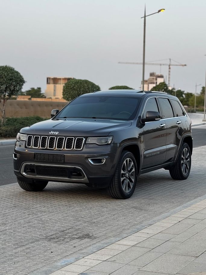 Подержанный ⁦Jeep Grand Cherokee IV (WK2) Рестайлинг, 5.7 л, 2018⁩ в ОАЭ, Аджман от DEAL CARS Серый цвет. GCC | AUTO.AE | Объявление #288156