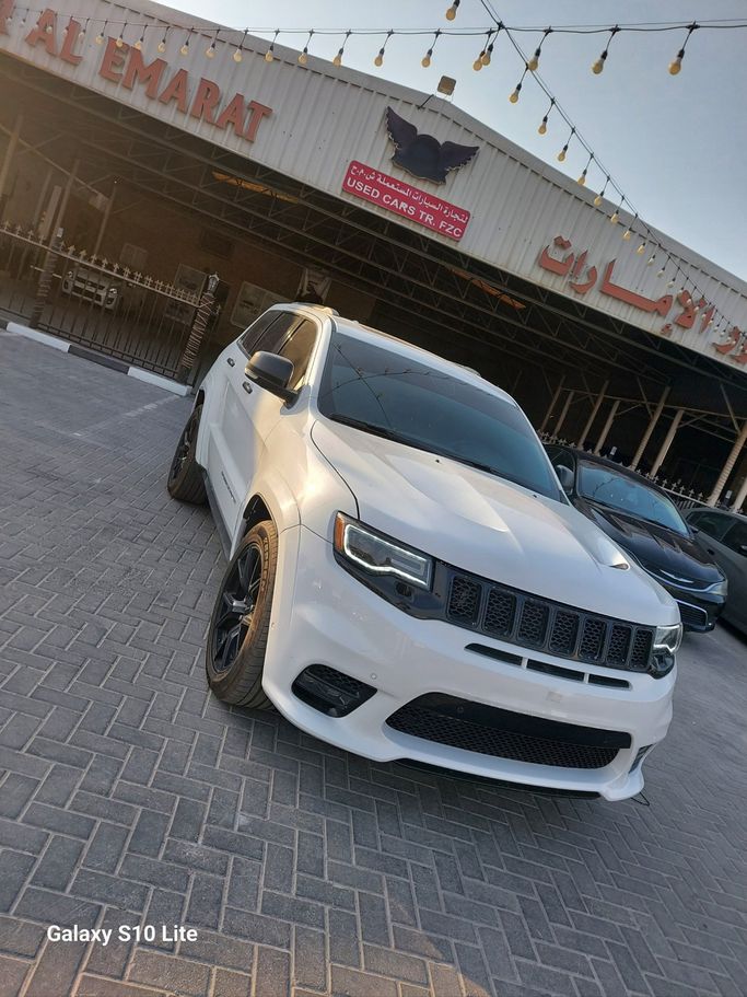 Подержанный ⁦Jeep Grand Cherokee IV (WK2) Рестайлинг, 5.7 л, 2014⁩ в ОАЭ, Аджман от SQOOR AL EMARAT Белый цвет. GCC | AUTO.AE | Объявление #290446