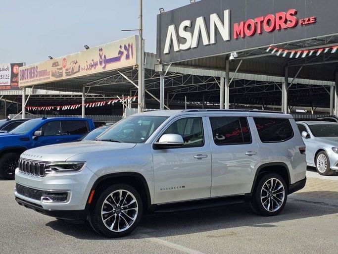Подержанный Jeep Wagoneer WS, 5.7 л, 2022 в Аджмане от Asan Motors Серебристый цвет. Американская | AUTO.AE
