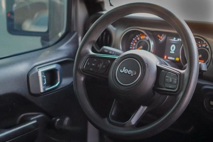 Подержанный Jeep Wrangler IV (JL), 3.6 л, 2021 в Аджмане от AMG Cars Серый цвет. Американская | AUTO.AE