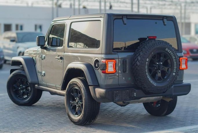 Подержанный Jeep Wrangler IV (JL), 3.6 л, 2021 в Аджмане от AMG Cars Серый цвет. Американская | AUTO.AE