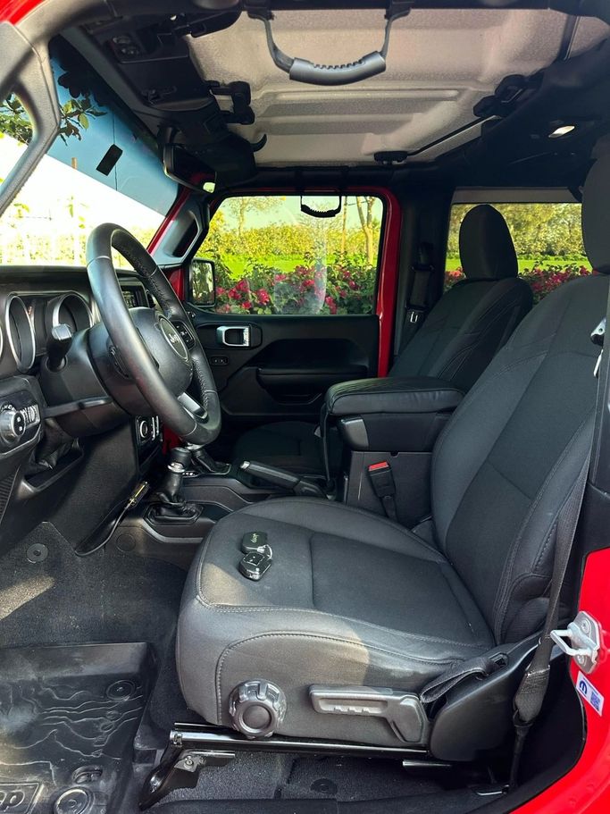 Подержанный Jeep Wrangler IV (JL), 3.6 л, 2018 в Аджмане от Abu Rashid Cars  Красный цвет. Other | AUTO.AE