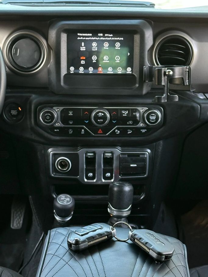 Подержанный Jeep Wrangler IV (JL), 3.6 л, 2018 в Аджмане от Abu Rashid Cars  Красный цвет. Other | AUTO.AE