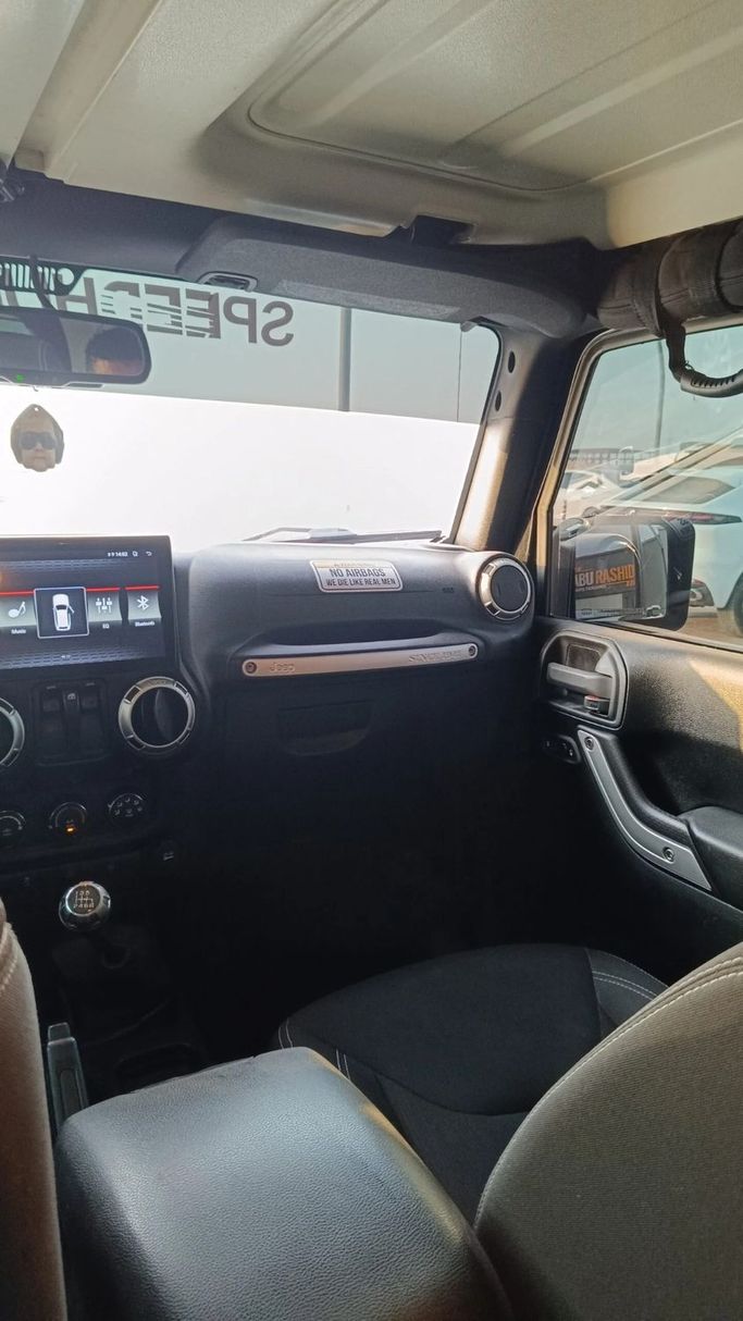 Подержанный Jeep Wrangler III (JK), 3.6 л, 2016 в Аджмане от Abu Rashid Cars  Черный цвет. Китайская | AUTO.AE