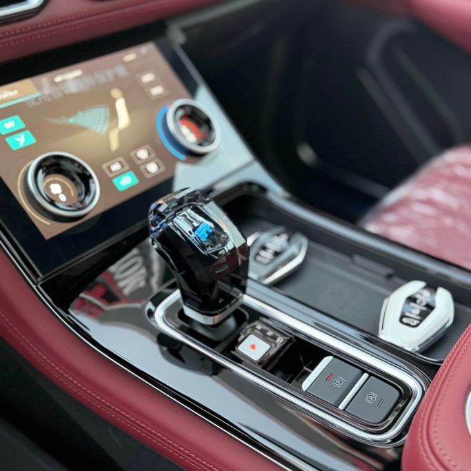 Новый Jetour X70 PLUS I Рестайлинг, 1.6 л, 2025 в Аджмане от Syria Motors Белый цвет. Китайская | AUTO.AE