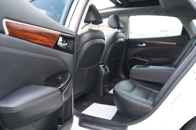 Подержанный Kia Cadenza II, 3.3 л, 2017 в Аджмане от Syria Motors Белый цвет.  | AUTO.AE