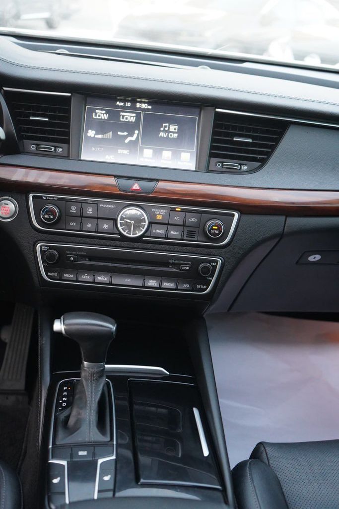 Подержанный Kia Cadenza II, 3.3 л, 2017 в Аджмане от Syria Motors Белый цвет.  | AUTO.AE