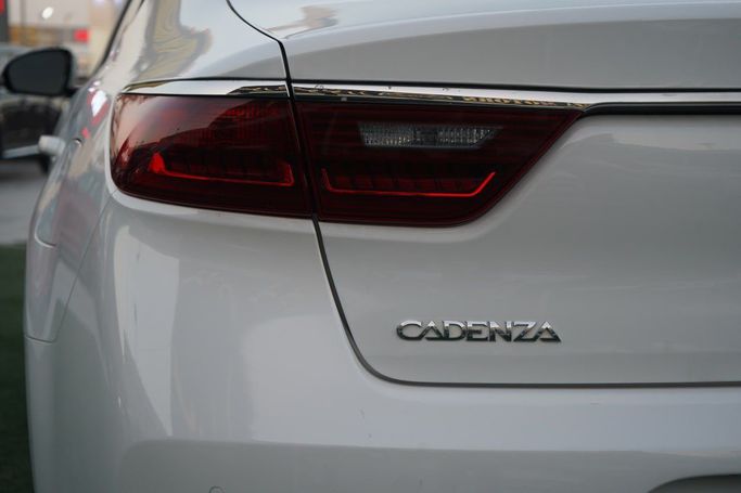 Подержанный Kia Cadenza II, 3.3 л, 2017 в Аджмане от Syria Motors Белый цвет.  | AUTO.AE